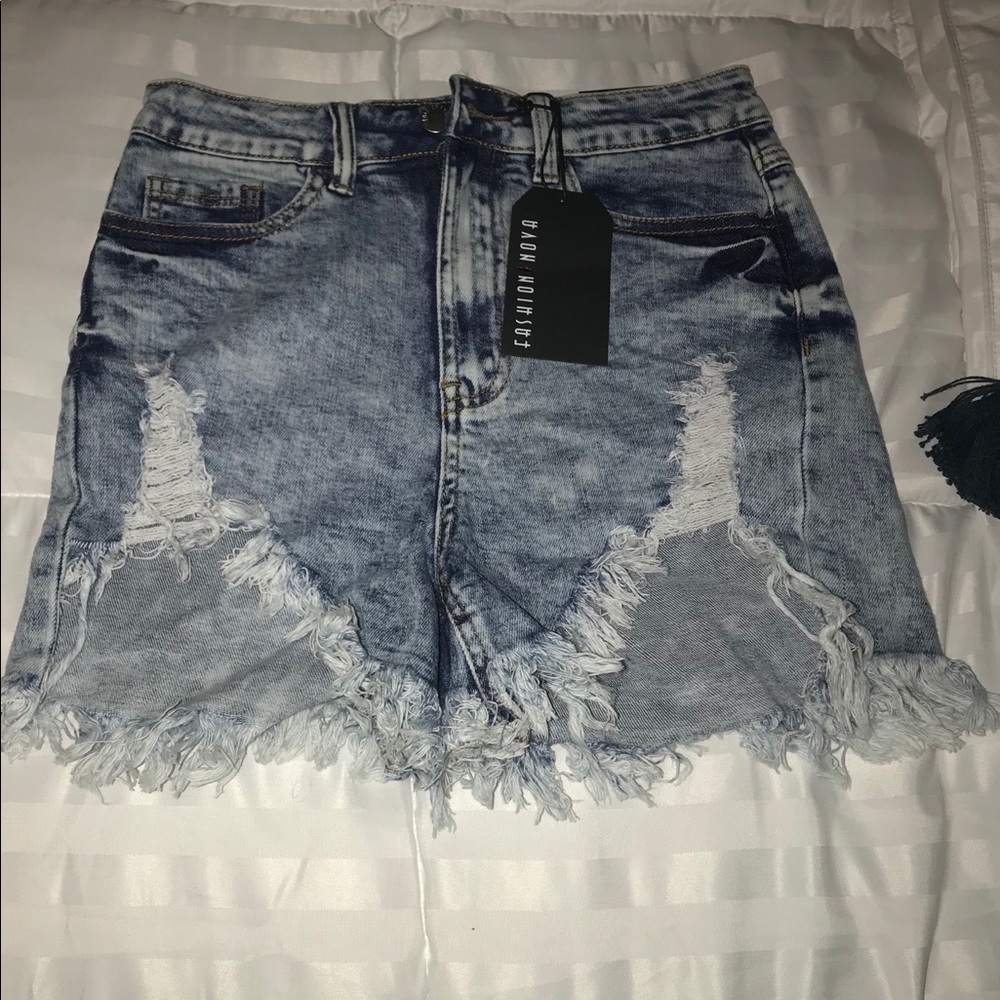 NWT Fashion Nova High Waisted Shorts SZ-L